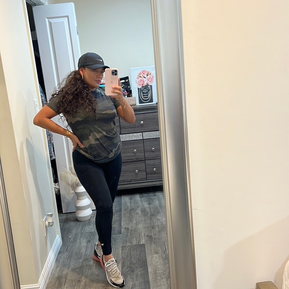 💚PINK VS Camouflage TOP only - Picture 5 of 13